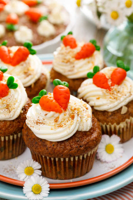 Fun Easter Desserts: Make fondant carrots to decorate your layer cake or carrot cake cupcakes