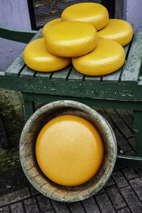 Edam is a semi-hard cheese made from cow’s milk or goat’s milk, with a waxed rind. Edam is originally from Holland, and it pairs well with fruit, making it a delicious choice for a cheese board.