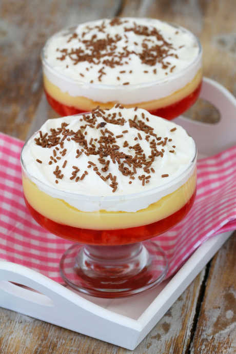 Trifle Recipes: This English trifle recipe includes jelly, which is gelatin in British English.