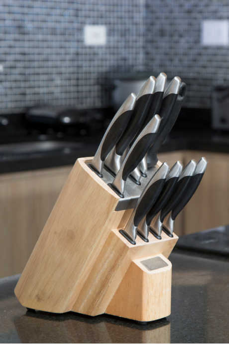 https://chefscornerstore.com/product_images/uploaded_images/knife-block.jpeg