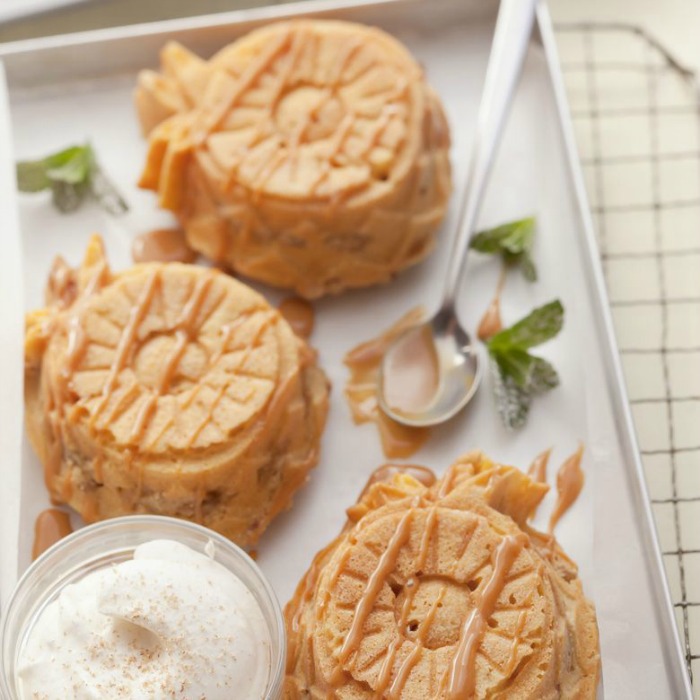 ovelty Cake Pans: Bake whatever cake you please in the Nordic Ware Pineapple Upside Down Cake pan.