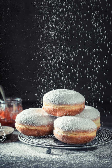 Pączki in the US more closely resemble traditional jelly doughnuts, with fillings such as strawberry, raspberry, lemon, and Bavarian cream.