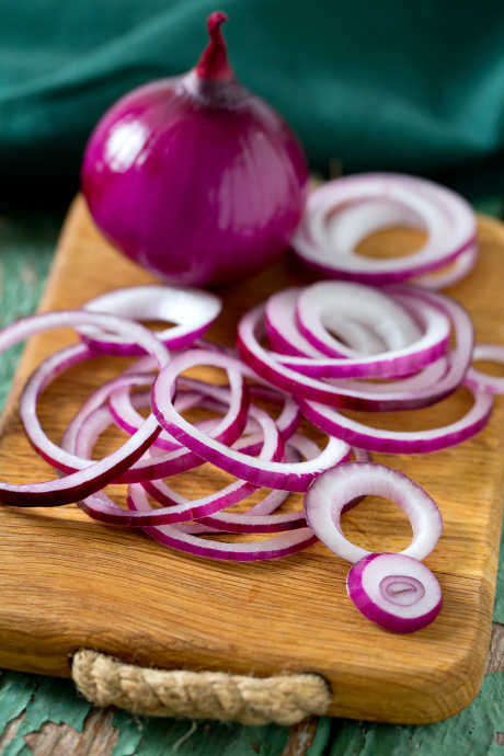 Types of Onions: Red onions are an excellent choice for eating raw, and they add color to salads and sandwiches. If you plan to grill skewers full of proteins and vegetables, use red onions.