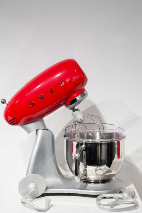 SMEG Stand Mixer: The SMEG stand mixer comes with a 5-quart stainless steel bowl, stainless steel wire whisk, aluminum flat beater, aluminum dough hook, and plastic pouring shield.